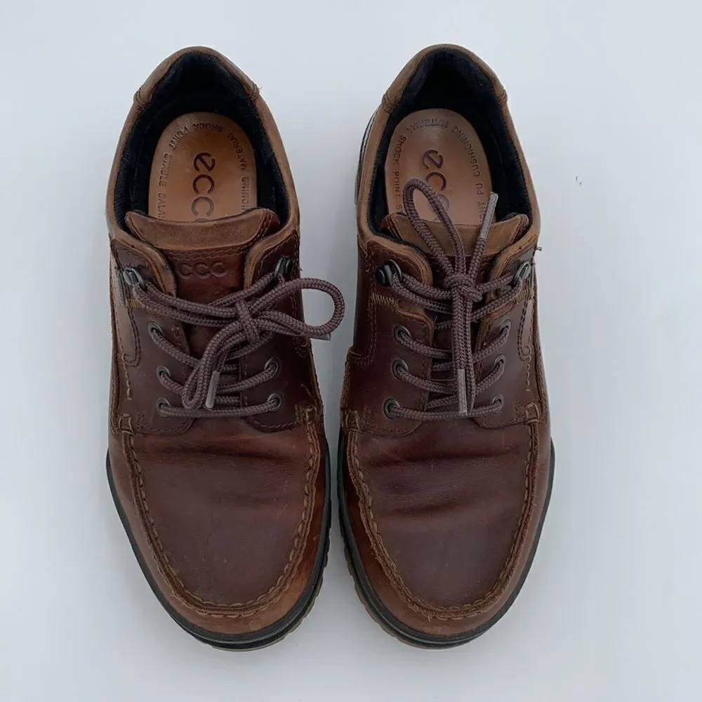 Ecco Track 25 brown leather low top ankle boots size 43